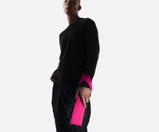 Аксесуар для захисту та комфортного використання iPhone Pocket by ISSEY MIYAKE - Short